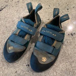 Evolv Electra kids climbing shoes